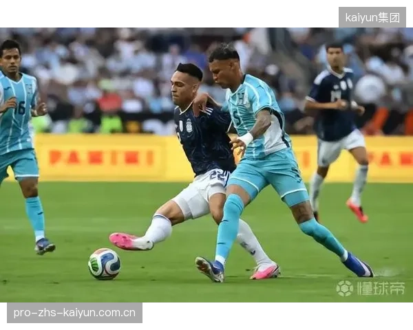 阿根廷队凭借热身赛全胜战绩，时隔近一年重返FIFA世界排名榜首。